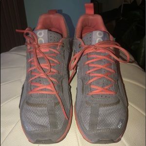 On cloud Swiss engineered running sneakers 8W